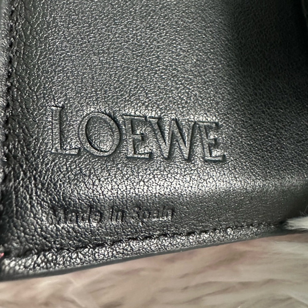 Loewe Womens Vertical‎ Small Pink leather wallet - Picture 9 of 13
